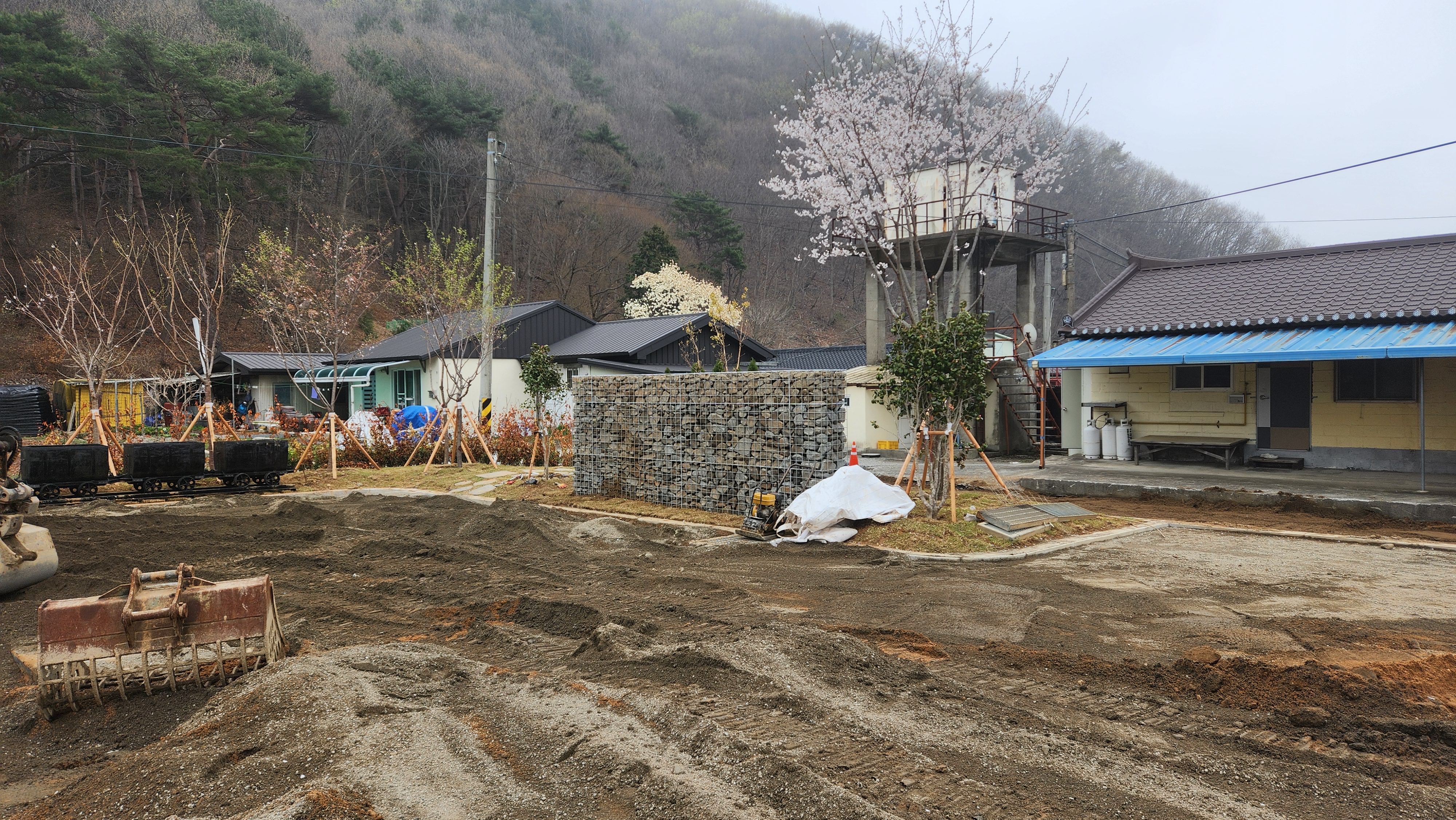 보령 석탄공원 담장